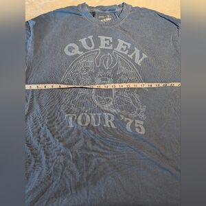 American Eagle Queen 'Tour '75' Graphic Tee - Blue. Xl